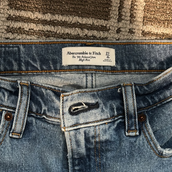 Abercrombie & Fitch the ‘90s Relaxed Jean High Rise size 27 4 Regular - Picture 3 of 5